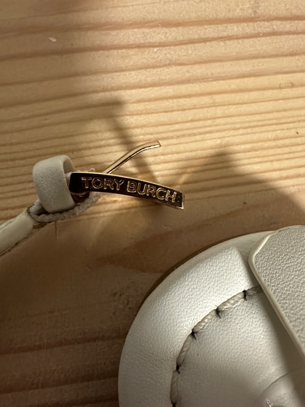 Tory Burch White Leather Logo Thong Sandals with Gold Emblem size 6.5 - Picture 4 of 9